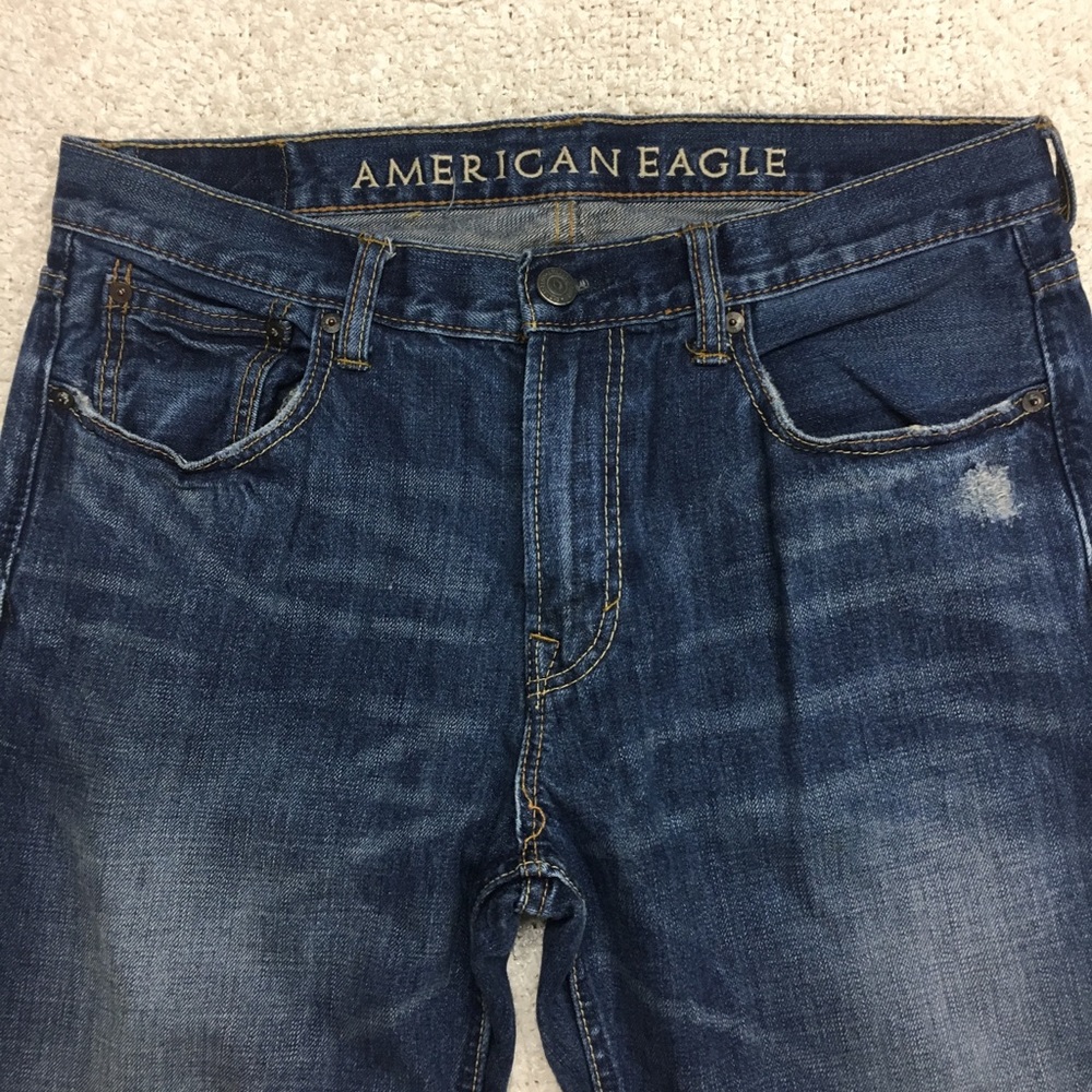 Men’s low-rise bootcut jeans. Size 33x32